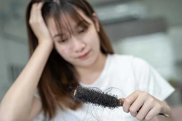 جلوگیری از ریزش مو در موهای چرب