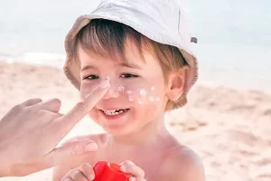 استفاده از ضد آفتاب برای کودکان لازم است یا نه؟